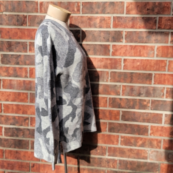 ATHLETA Undercover Camo Pullover Sweater Size M Gray Alpaca Hiking Climbing CYA - Picture 6 of 14